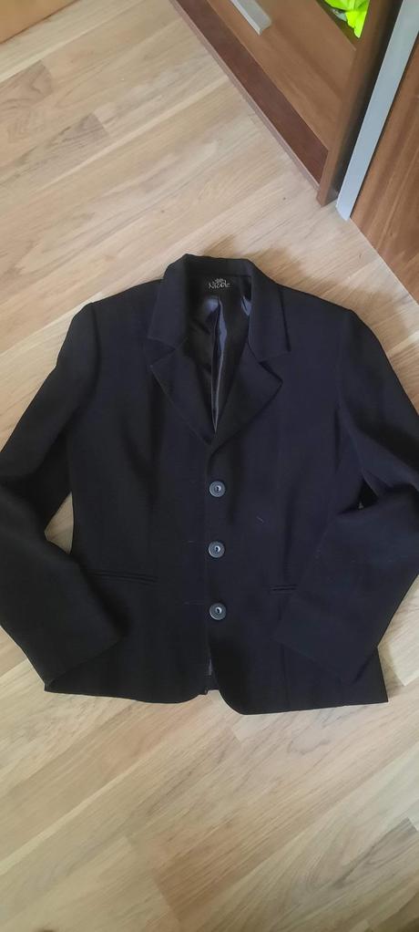 Cierne sako c.34, 34