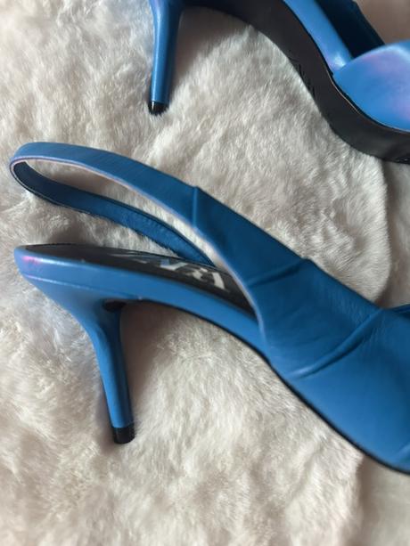 Krásne modré sandálky na podpätku zn. zara, zara,40