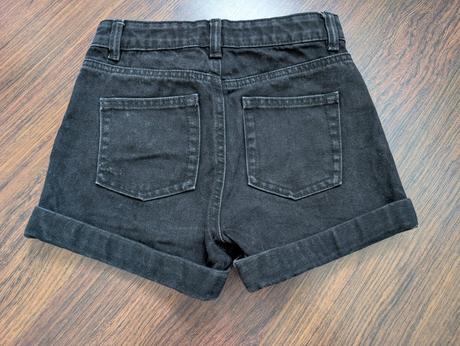 Čierne riflové šortky, 134