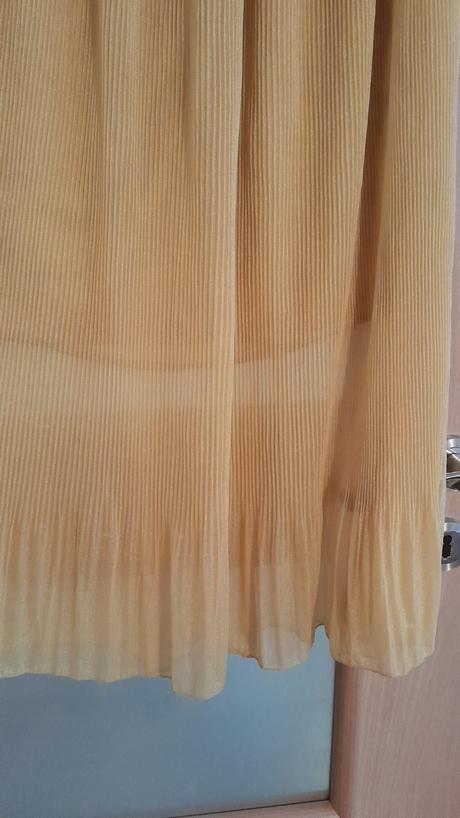 Dámske šaty a sukňa, l