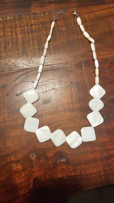 Perletovy nahrdelnik,