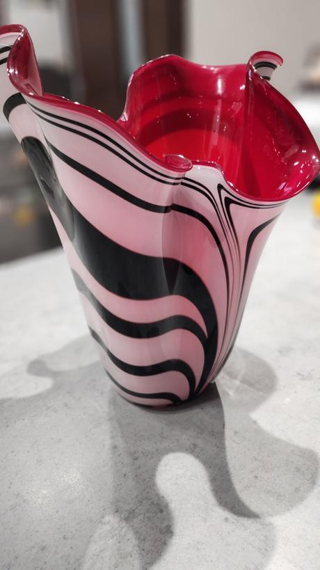 Čierno- červená váza, 
