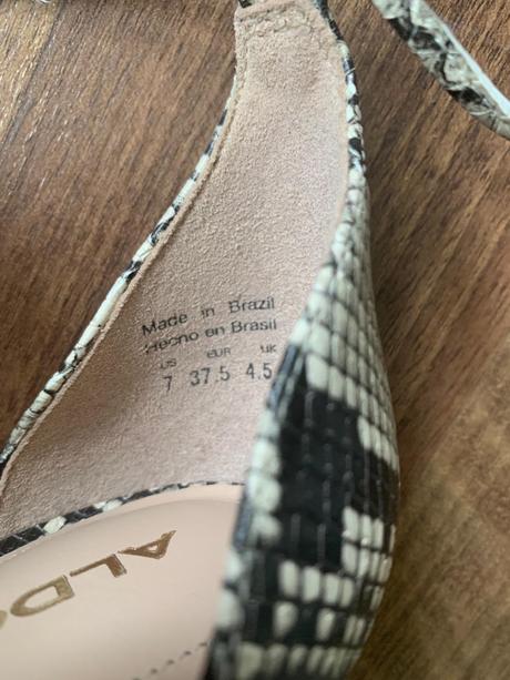 Sandale s hadim vzorom na opatku, 37