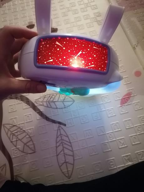 Hudobny projektor pre babatka,