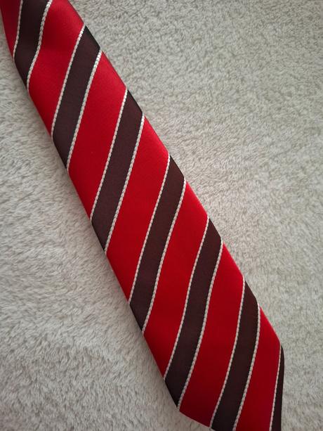 Červená chlapčenská kravata, 134