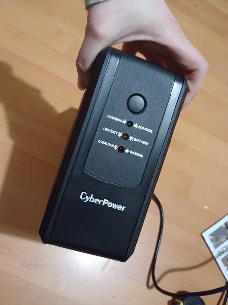 Záložný zdroj cybex power ups 600 va,