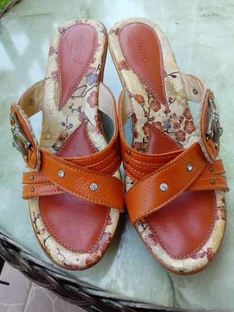 Pekné sandálky na platforme., 39