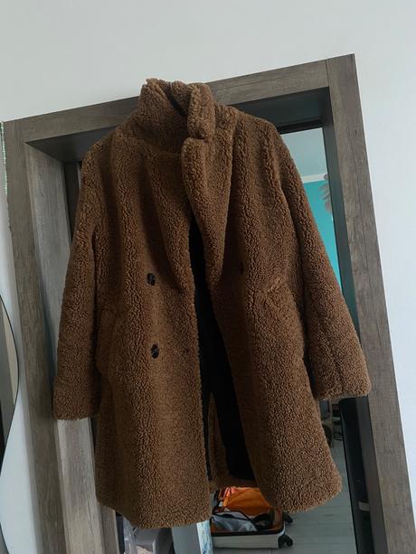 Dlhý dámsky huňatý kabát, bershka,m