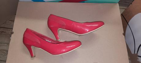 Červené lodičky, 39