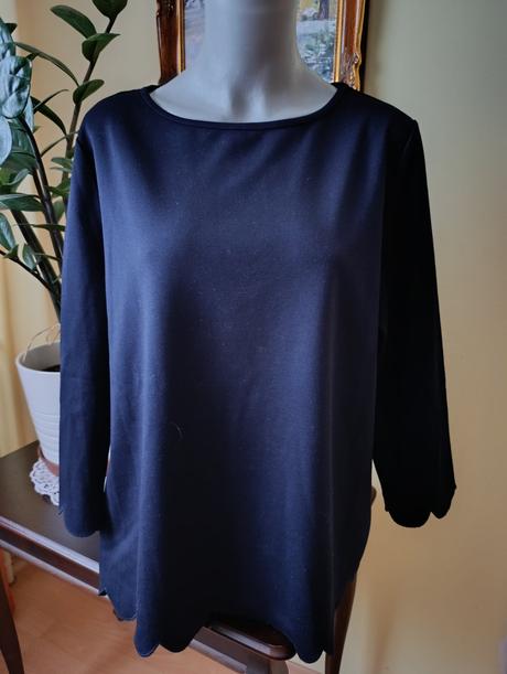 Tmavomodrý top, 44