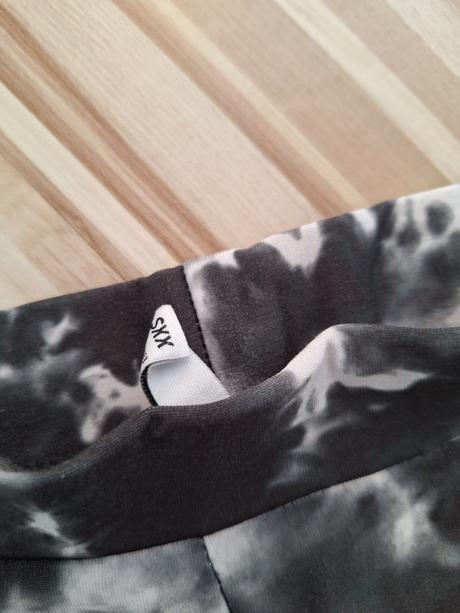 Elastické šortky, fishbone,xs