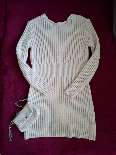 Svetrové šaty s kabelkou, 146