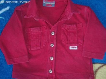 Cerveny svetrik na 6mes., 68