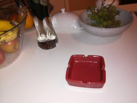 Keramický popolnik,