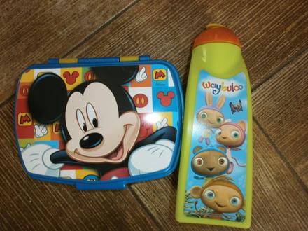 Fľaša a box na desiatu,