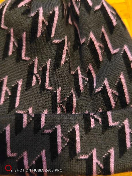 Karl lagerfeld originál luxusná dámská čiapka, 