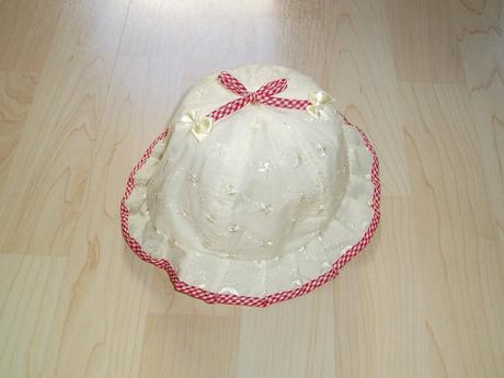 Klobúčik na leto, 74