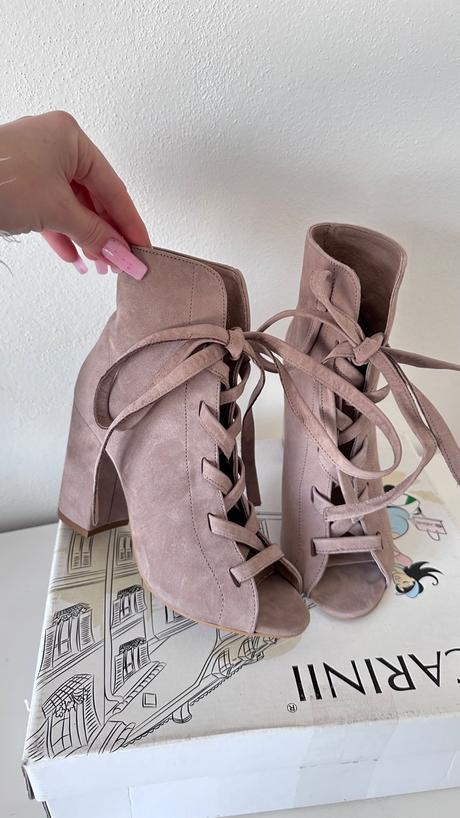 Topánky na opätku šnúrovacie, 38