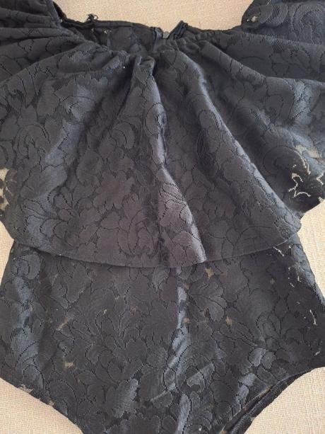 Cipkove body s velkym volanom, l