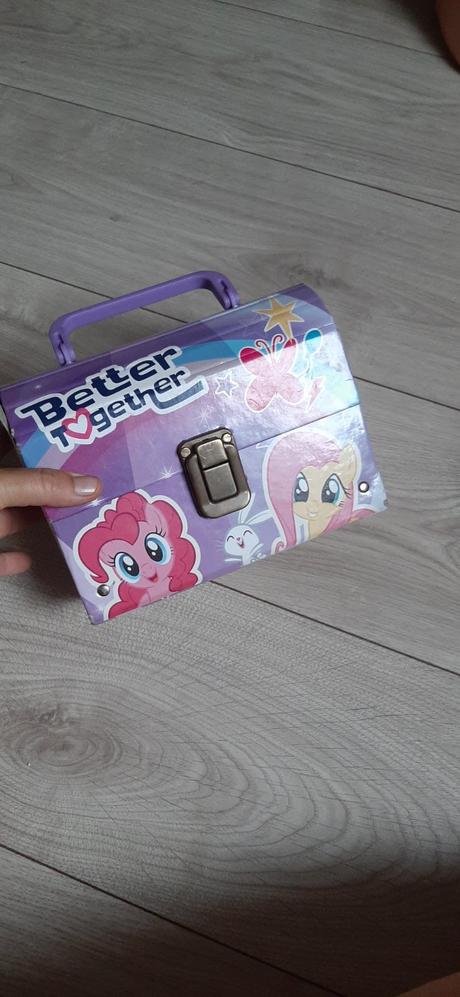 Rozne ruksasy a kufriky,