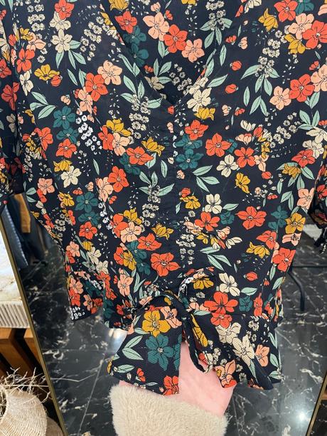 Kvietkovaná blúzka pre moletky so sťahovaním, 44