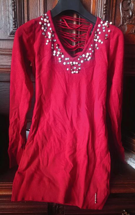 Nádherný sveter s perlickami, s