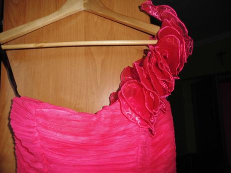 Cyklamenové šaty, 36