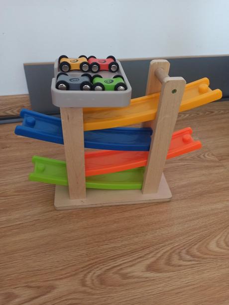 Pretekarske auticka s drahou, 