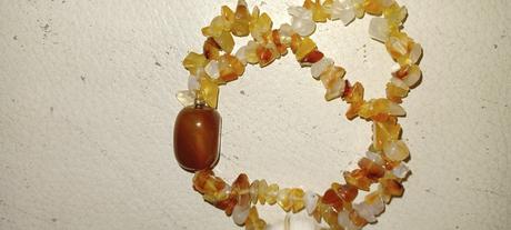 Naramok z polodrahokamov, 