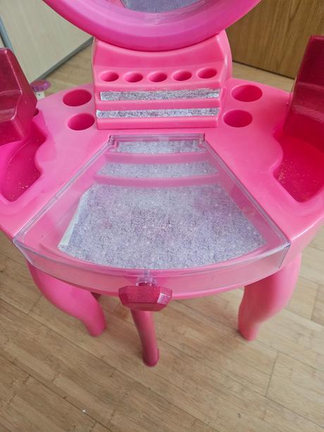 Kozmetický detský stolík barbie, 
