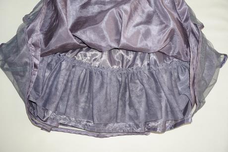 104 volanikove saty,4 r., 104