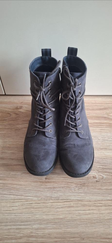 Poltopánky, graceland,40