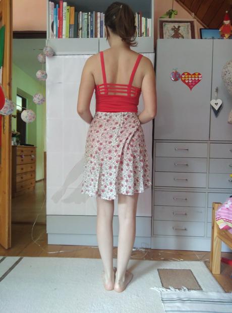 Letna kvetovana sukna, gate,38