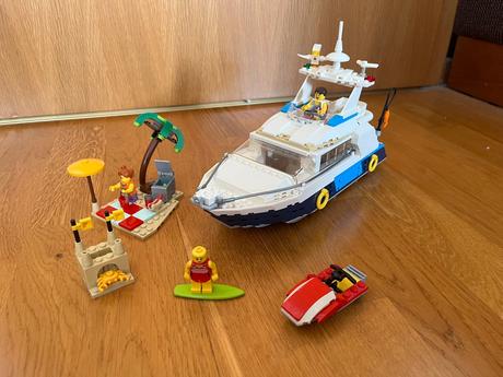 Lego creator 3in1 31083 vyletna lod,