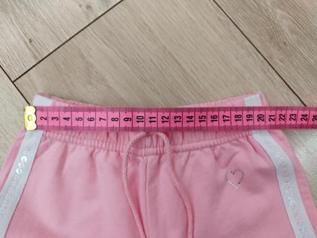 Nádherné tepláčiky, 80