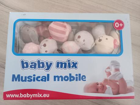 Krásny plyšový kolotoč nad postieľku, 