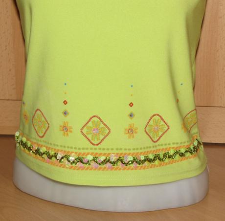 Tričko s ozdobnou aplikáciou, 38