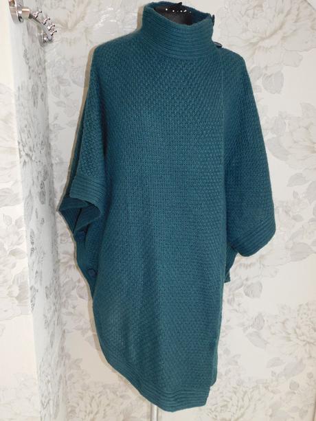 Kvalitne vlnene pončo, 