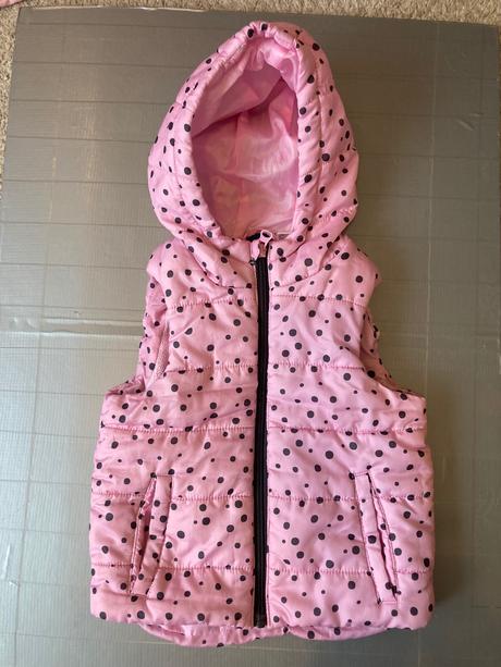 Vesta, ruzova s ciernymi bodkami, lupilu,98