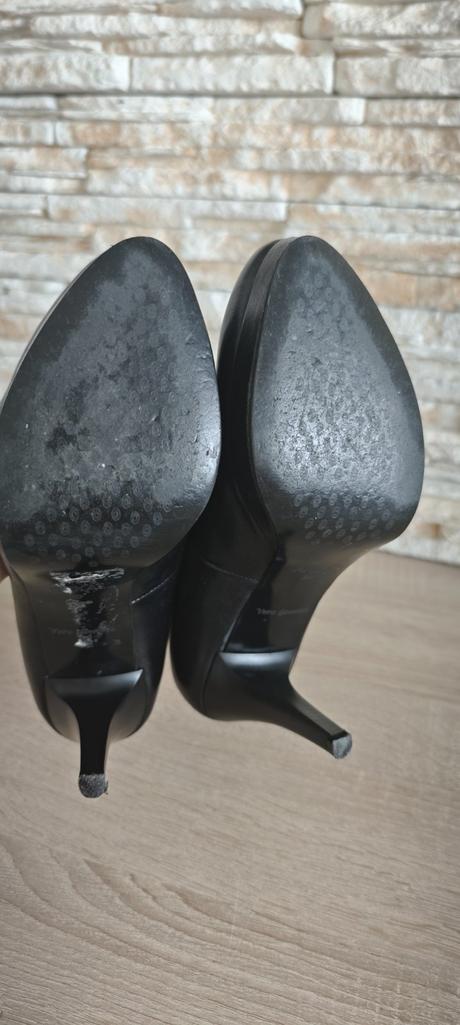 Elegantné čierne celokožené lodičky, 39