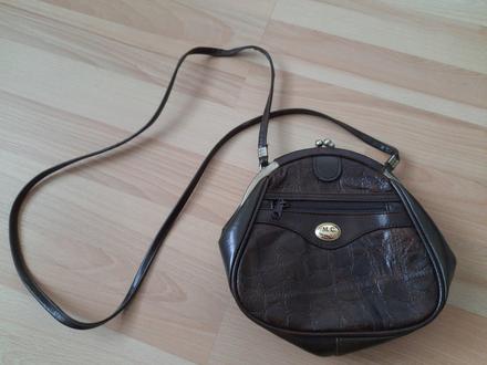 Menšia hnedá kabelka, 