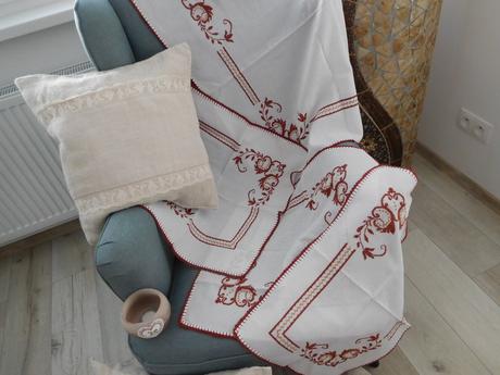 Ponúkam ručne vyšívaný set obrusov-v hnedom,, 