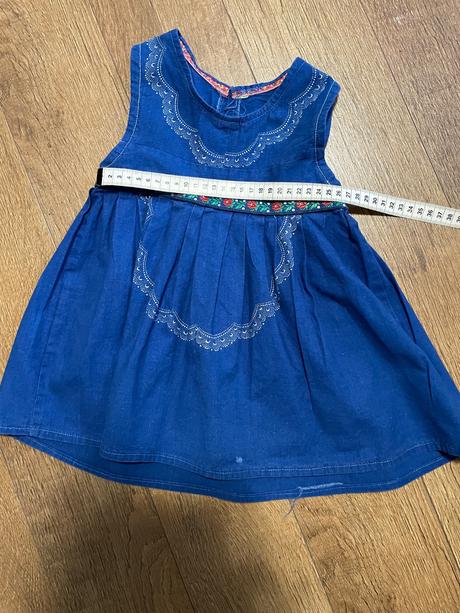 Šaty s ľudovým motívom, 98