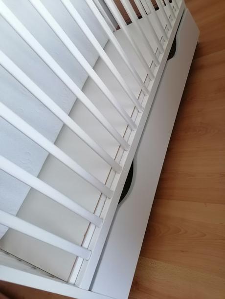 Biela postielka s úložným priestorom + matrac, šírka (cm): 60,dĺžka (cm): 120