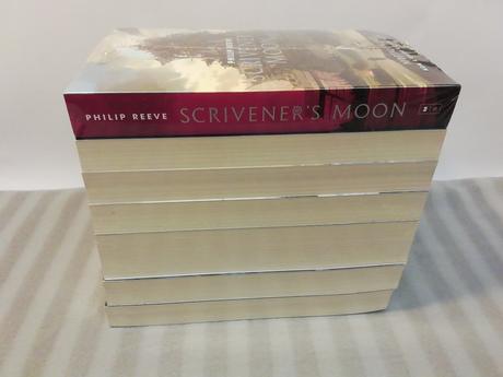 Philip reeve mortal engines + fever crumb, 