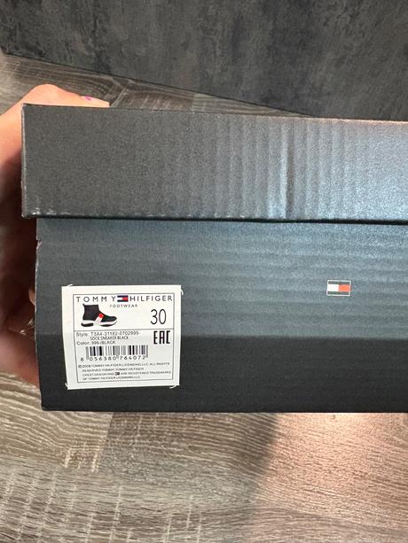 Tommy hilfiger nazuvacie tenisky č.30, tommy hilfiger,30