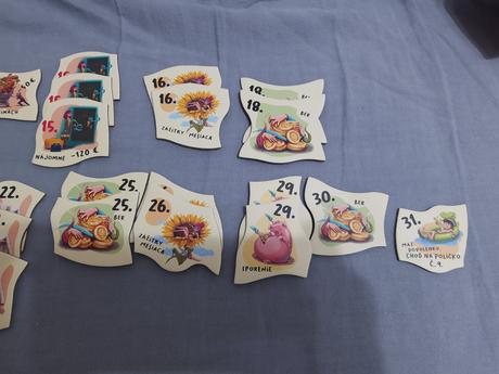 Polička hry quanto,