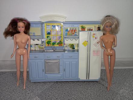 Modrá kuchynka pre barbie,