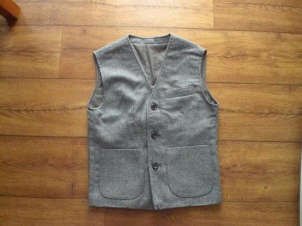 Šedá vesta vel. 110/116 top stav, 116