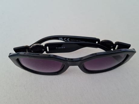 Slnečné okuliare, pieces